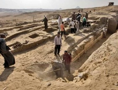 Βρήκαν πλοίο 4.500 ετών κοντά στις πυραμίδες της Αιγύπτου!